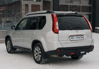 Подержанный автомобиль Nissan X-Trail 2012 года (7 фото)
