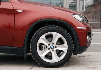 Подержанный автомобиль BMW X6 2011 года (9 фото)