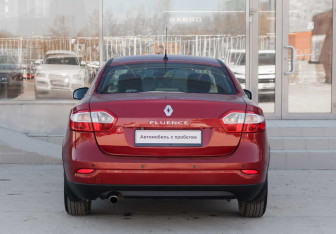 Подержанный автомобиль Renault Fluence 2010 года (6 фото)