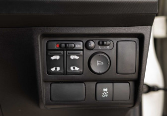 Подержанный автомобиль Honda Freed 2012 года (15 фото)