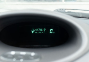 Подержанный автомобиль Toyota Vitz 1999 года (12 фото)