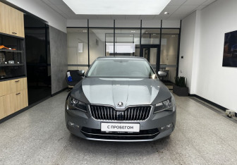 Подержанный автомобиль Skoda Superb Liftback 2018 года (2 фото)