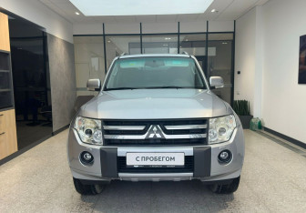 Подержанный автомобиль Mitsubishi Pajero 2011 года (4 фото)