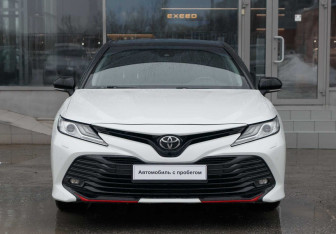 Подержанный автомобиль Toyota Camry Sedan 2020 года (2 фото)