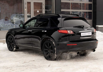 Подержанный автомобиль Infiniti FX 2003 года (7 фото)