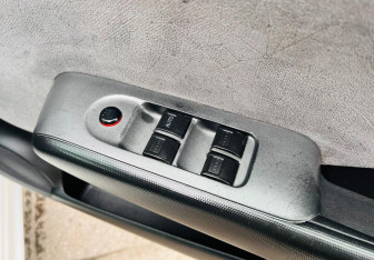 Подержанный автомобиль Honda Fit 2006 года (15 фото)