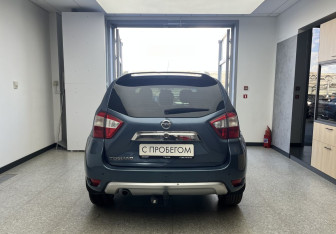 Подержанный автомобиль Nissan Terrano 2015 года (5 фото)
