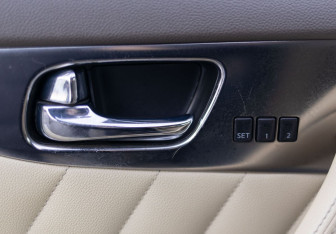 Подержанный автомобиль Infiniti FX 2008 года (20 фото)