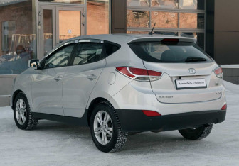 Подержанный автомобиль Hyundai Tucson 2010 года (7 фото)