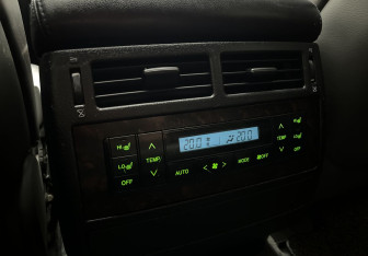 Подержанный автомобиль Toyota Land Cruiser Suv 2008 года (16 фото)