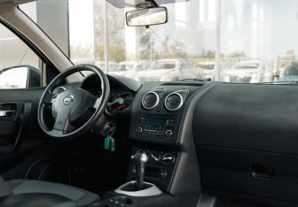 Подержанный автомобиль Nissan Qashqai 2013 года (10 фото)