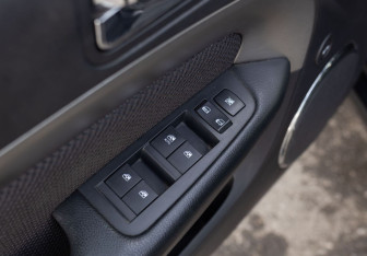 Подержанный автомобиль Chevrolet Epica 2010 года (16 фото)