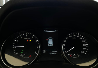 Подержанный автомобиль Nissan Qashqai 2014 года (16 фото)