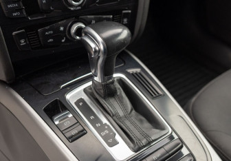 Подержанный автомобиль Audi A4 Sedan 2012 года (18 фото)