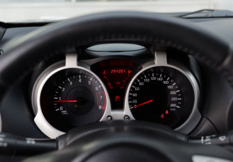 Подержанный автомобиль Nissan Juke 2012 года (13 фото)