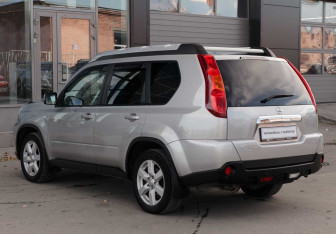 Подержанный автомобиль Nissan X-Trail 2007 года (7 фото)