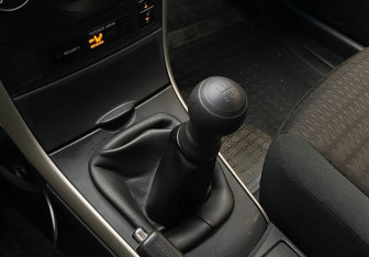 Подержанный автомобиль Toyota Corolla Sedan 2006 года (11 фото)