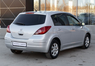 Подержанный автомобиль Nissan Tiida Hatchback 2010 года (5 фото)