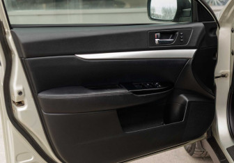 Подержанный автомобиль Subaru Outback Wagon 2010 года (17 фото)