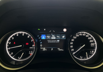 Подержанный автомобиль Toyota Camry Sedan 2019 года (12 фото)