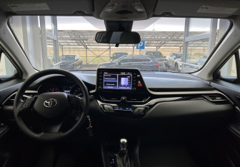 Подержанный автомобиль Toyota C-HR 2021 года (8 фото)