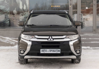Подержанный автомобиль Mitsubishi Outlander 2016 года (2 фото)