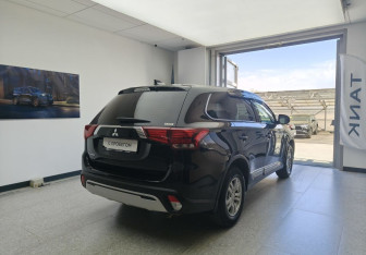Подержанный автомобиль Mitsubishi Outlander 2021 года (4 фото)