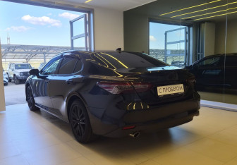 Подержанный автомобиль Toyota Camry Sedan 2022 года (6 фото)