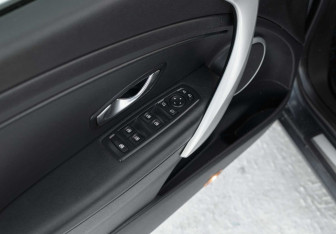 Подержанный автомобиль Renault Fluence 2010 года (16 фото)