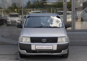 Подержанный автомобиль Toyota Probox 2009 года (2 фото)