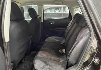 Подержанный автомобиль Nissan Qashqai 2010 года (14 фото)