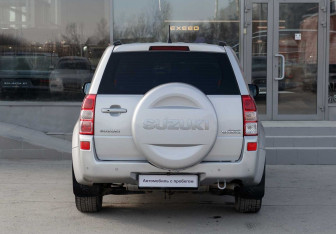 Подержанный автомобиль Suzuki Grand Vitara 2008 года (6 фото)