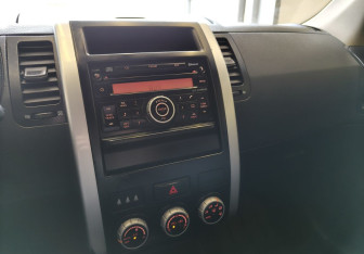 Подержанный автомобиль Nissan X-Trail 2010 года (11 фото)