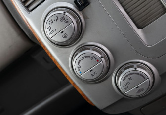 Подержанный автомобиль Honda Mobilio 2002 года (15 фото)