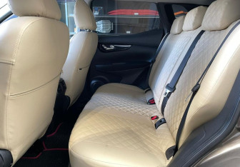 Подержанный автомобиль Nissan Qashqai 2014 года (12 фото)