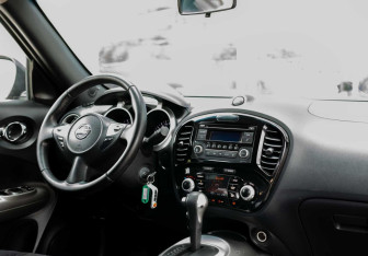 Подержанный автомобиль Nissan Juke 2013 года (10 фото)