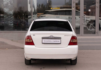 Подержанный автомобиль Toyota Corolla Sedan 2001 года (6 фото)
