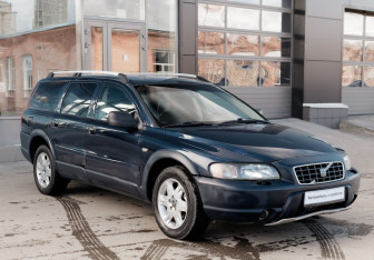 Подержанный автомобиль Volvo XC70 2001 года (3 фото)