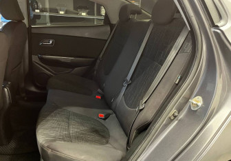 Подержанный автомобиль Kia Rio Sedan 2012 года (13 фото)