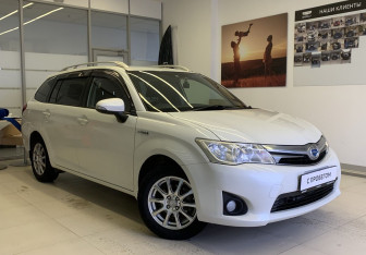 Подержанный автомобиль Toyota Corolla Wagon 2014 года (3 фото)