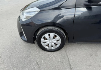 Подержанный автомобиль Toyota Vitz 2017 года (10 фото)