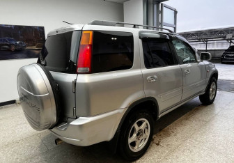Подержанный автомобиль Honda CR-V 2000 года (5 фото)