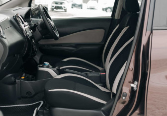 Подержанный автомобиль Nissan Note 2017 года (18 фото)