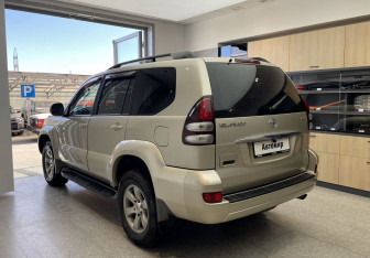 Подержанный автомобиль Toyota Land Cruiser Prado 2008 года (6 фото)