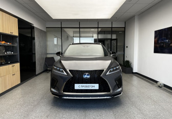 Подержанный автомобиль Lexus RX 2021 года (2 фото)