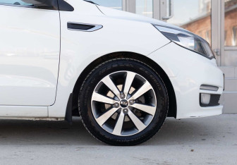 Подержанный автомобиль Kia Rio Sedan 2015 года (9 фото)