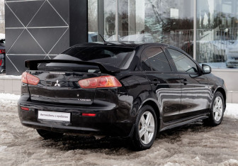 Подержанный автомобиль Mitsubishi Lancer Sedan 2007 года (5 фото)