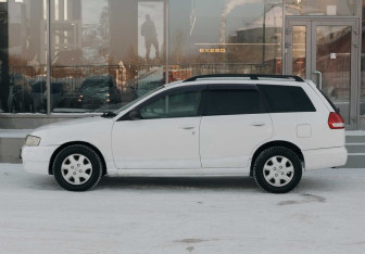 Подержанный автомобиль Nissan Wingroad 2000 года (8 фото)