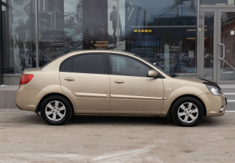 Подержанный автомобиль Kia Rio Sedan 2011 года (4 фото)
