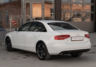 Подержанный автомобиль Audi A4 Sedan 2014 года (7 фото)